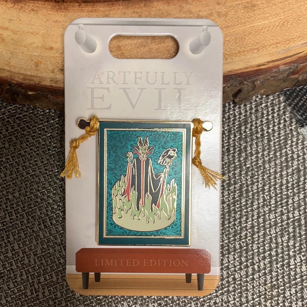 Disney Artfully Evil Maleficent  LE 3000 Pin